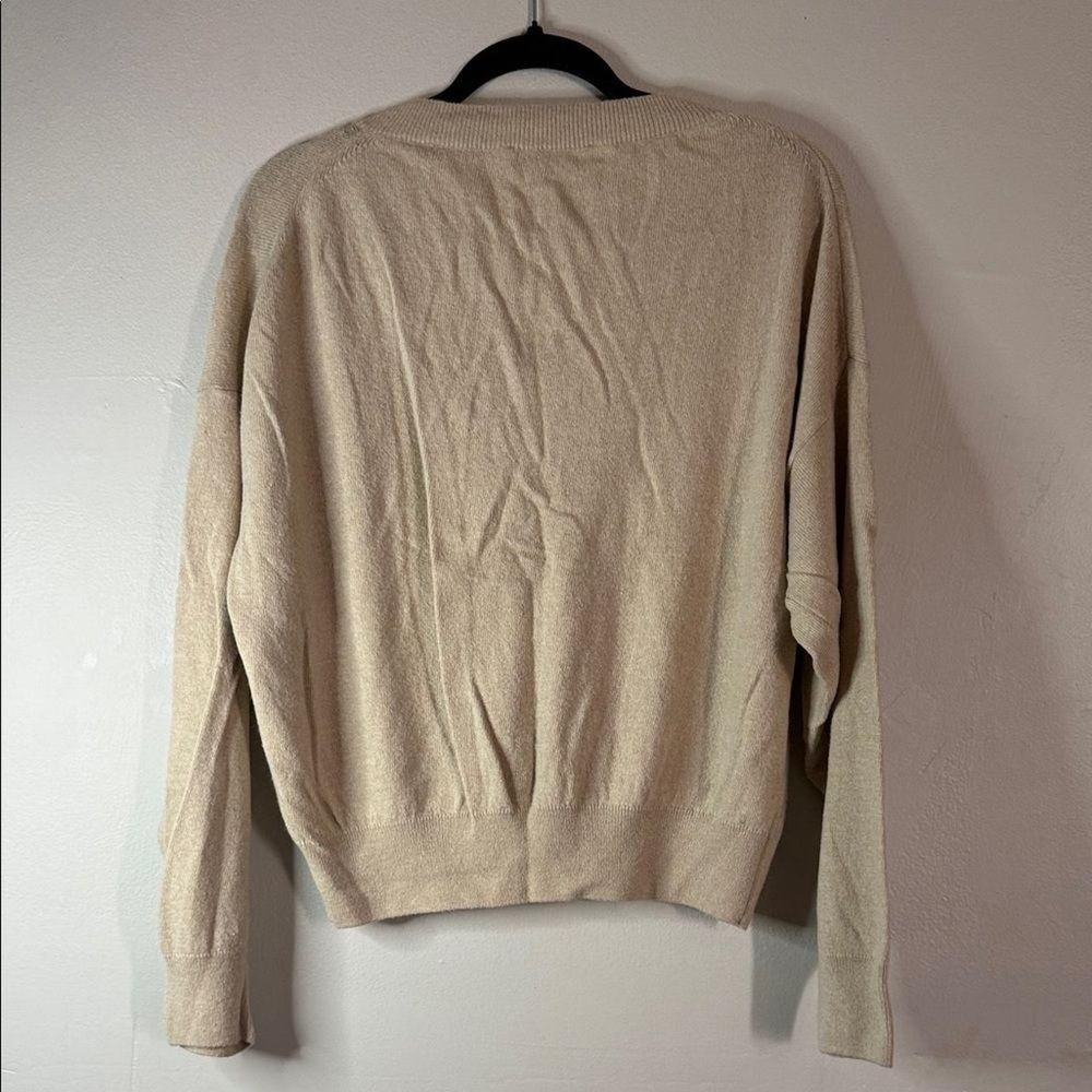Chic and minimalist oversized knit sweater from ZARA in a soft beige/cream to... - Picture 6 of 7